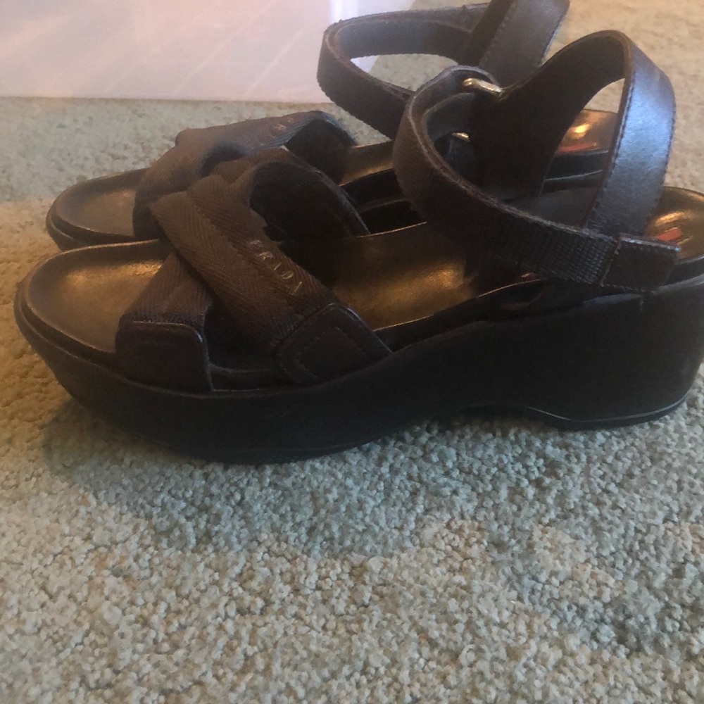 Prada shoes - Picture 3 of 4